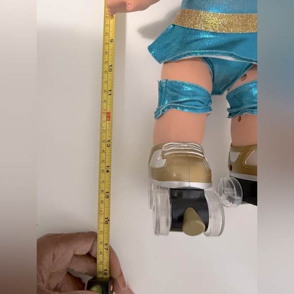 16โ Bratz Babyz Super Skaterz Cloe Doll - Picture 8 of 13